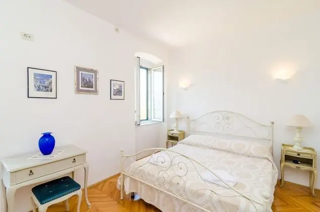 Ev (Four Bedroom Holiday Home with Terrac)