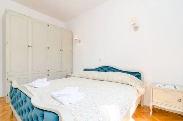 Ev (Four Bedroom Holiday Home with Terrac)