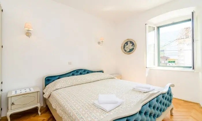 Ev (Four Bedroom Holiday Home with Terrac)