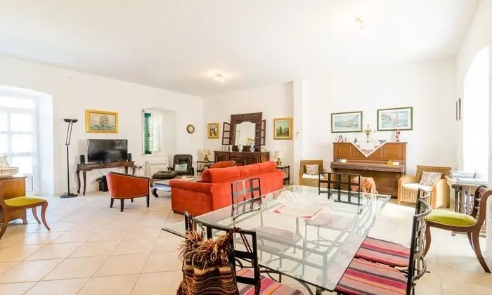 Ev (Four Bedroom Holiday Home with Terrac)