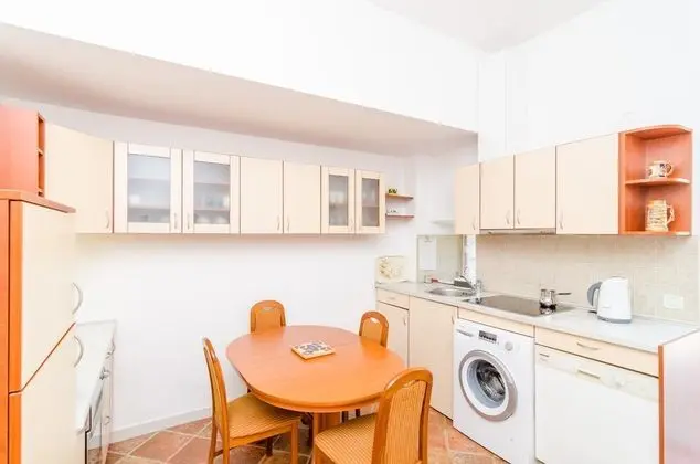 Ev (Four Bedroom Holiday Home with Terrac)