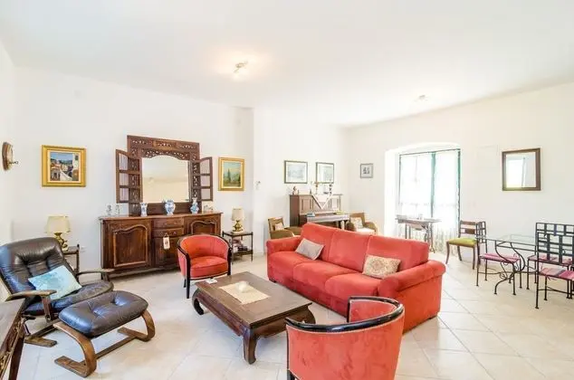 Ev (Four Bedroom Holiday Home with Terrac)