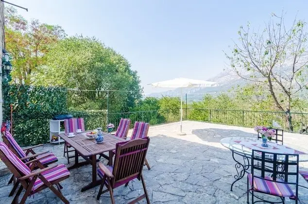 Ev (Four Bedroom Holiday Home with Terrac)