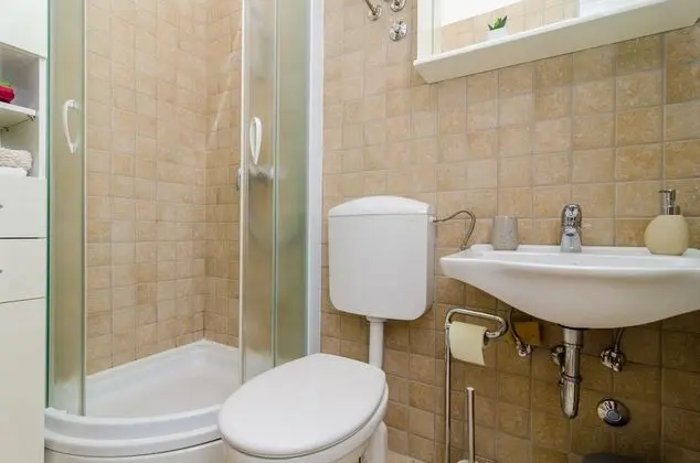 Ev (Four Bedroom Holiday Home with Terrac)