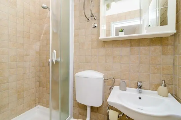 Ev (Four Bedroom Holiday Home with Terrac)