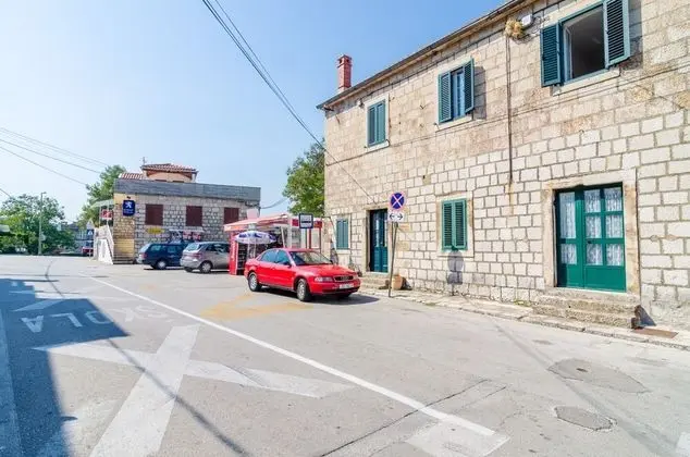 Ev (Four Bedroom Holiday Home with Terrac)