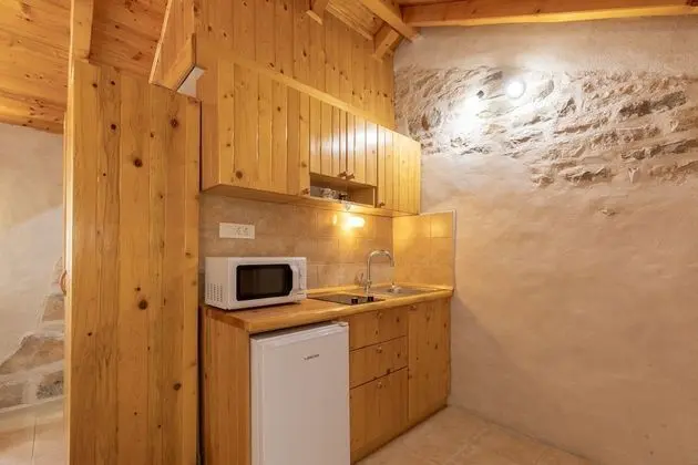 Stüdyo (Studio Apartment with Patio and Garde)