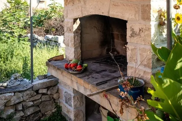 Stüdyo (Studio Apartment with Patio and Garde)