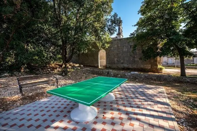 Stüdyo (Studio Apartment with Patio and Garde)