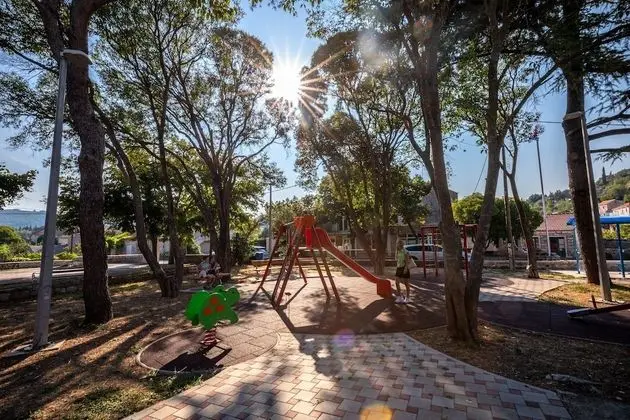 Stüdyo (Studio Apartment with Patio and Garde)