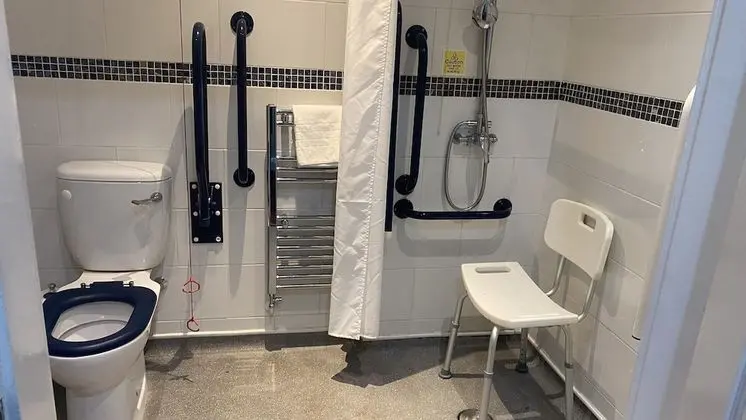 İki Ayrı Yataklı Oda, Engellilere Uygun (with wet room)