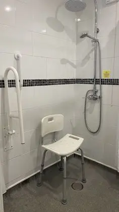 İki Ayrı Yataklı Oda, Engellilere Uygun (with wet room)