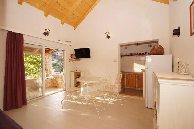 Ev (Two Bedroom Stone House with Terrace)