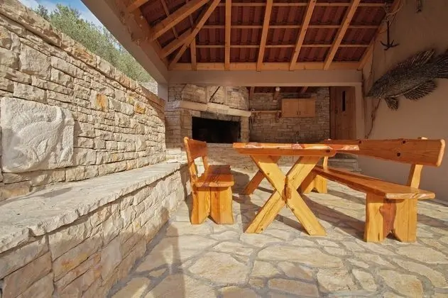 Ev (Two Bedroom Stone House with Terrace)