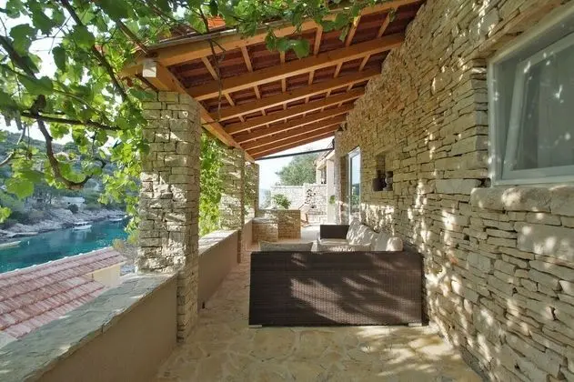 Ev (Two Bedroom Stone House with Terrace)