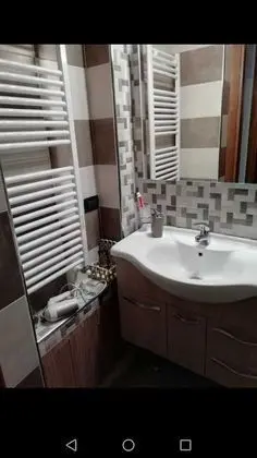İki Ayrı Yataklı Oda, Ortak Banyo