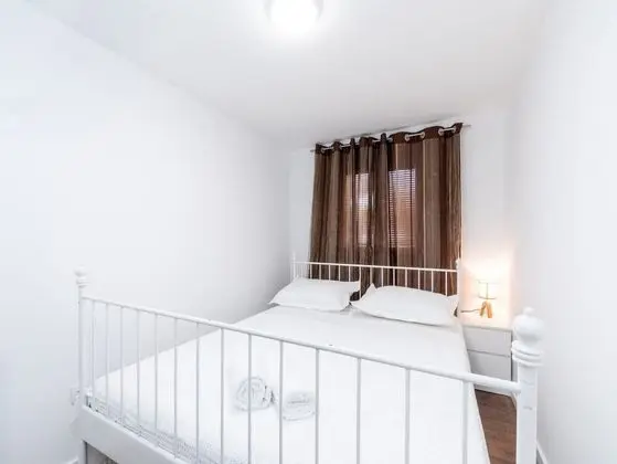 Ev (Two Bedroom Holiday Home with Swimmin)