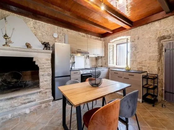 Ev (Two Bedroom Holiday Home with Swimmin)