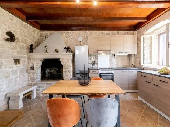 Ev (Two Bedroom Holiday Home with Swimmin)