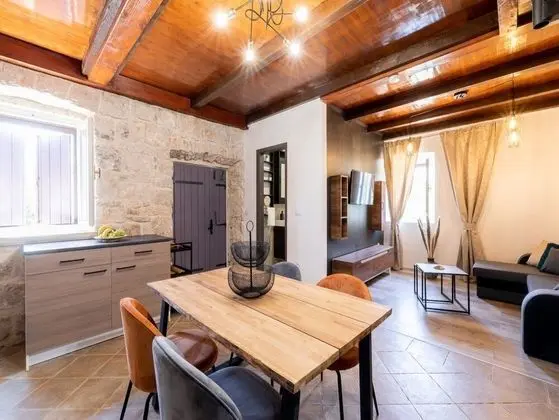 Ev (Two Bedroom Holiday Home with Swimmin)