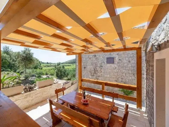 Ev (Two Bedroom Holiday Home with Swimmin)