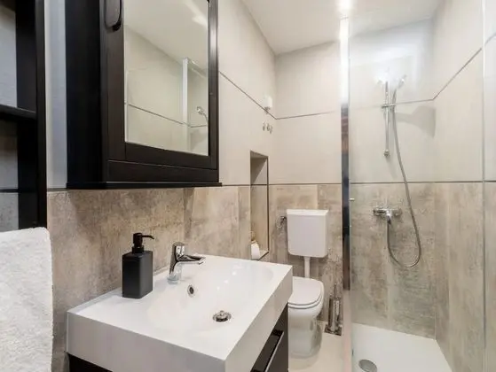 Ev (Two Bedroom Holiday Home with Swimmin)