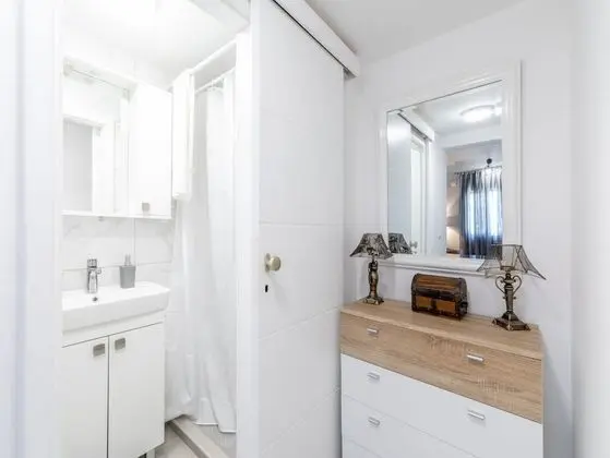 Ev (Two Bedroom Holiday Home with Swimmin)