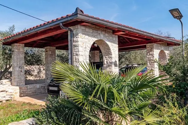 Ev (Two Bedroom Holiday Home with Terrace)