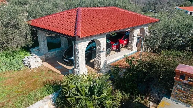 Ev (Two Bedroom Holiday Home with Terrace)