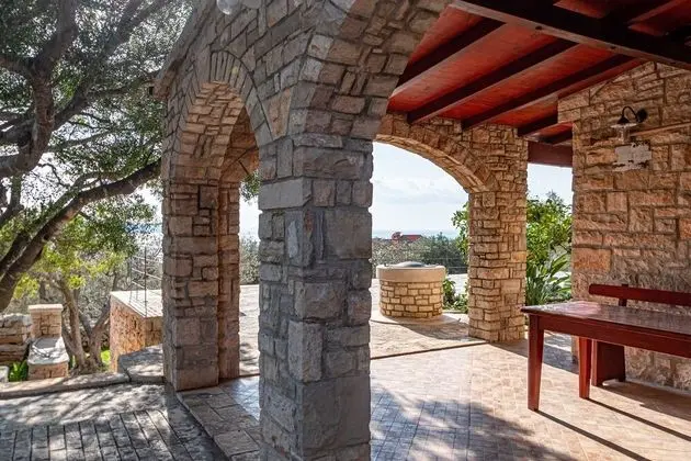 Ev (Two Bedroom Holiday Home with Terrace)