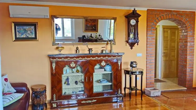 Ev (Two Bedroom Holiday Home with Terrace)