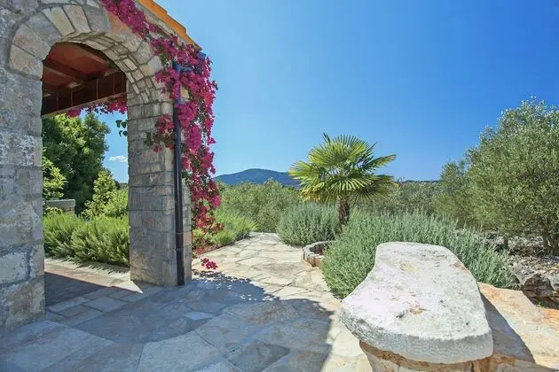 Ev (Two Bedroom Holiday Home with Terrace)