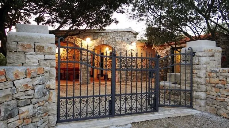 Ev (Two Bedroom Holiday Home with Terrace)