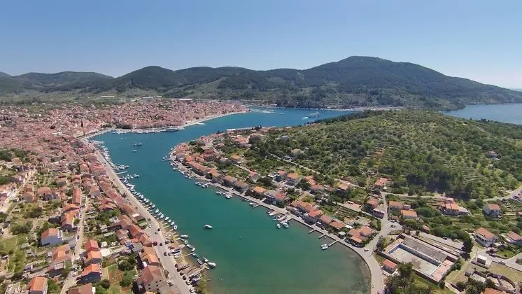 Ev (Two Bedroom Holiday Home with Terrace)