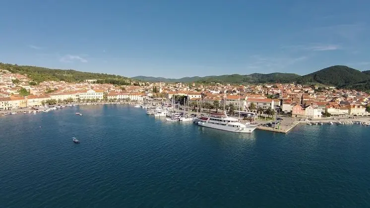 Ev (Two Bedroom Holiday Home with Terrace)