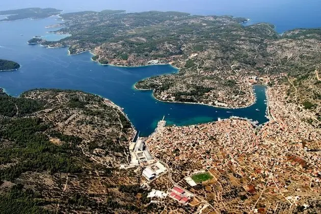 Ev (Two Bedroom Holiday Home with Terrace)