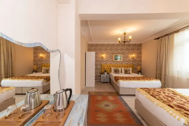 Aile Odası, Bahçe Manzaralı