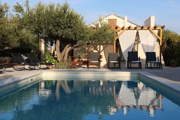 Villa (Three Bedroom Villa with Swimming Poo)