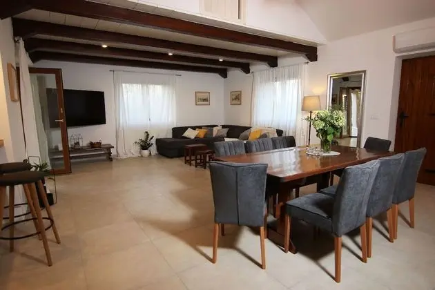 Villa (Three Bedroom Villa with Swimming Poo)