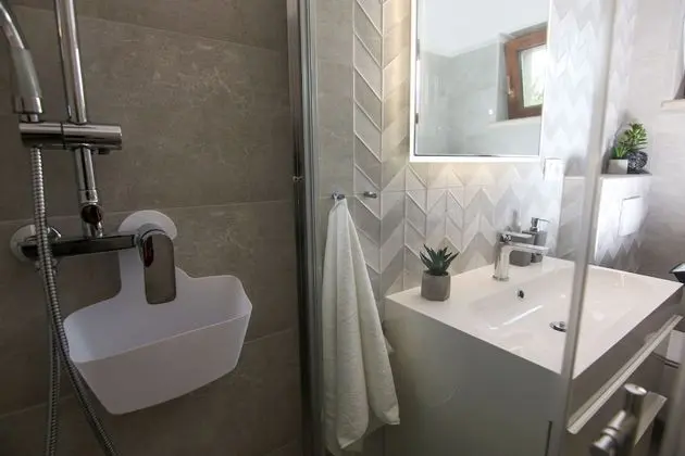 Villa (Three Bedroom Villa with Swimming Poo)