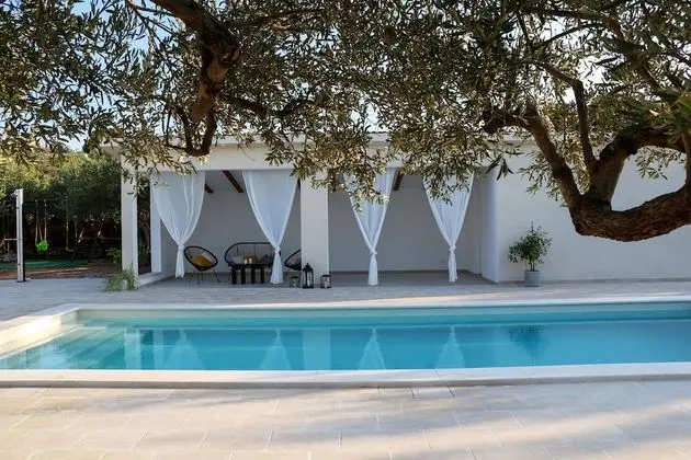 Villa (Three Bedroom Villa with Swimming Poo)