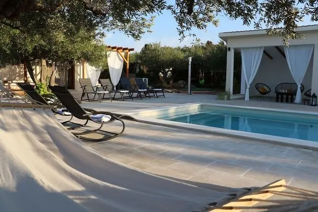 Villa (Three Bedroom Villa with Swimming Poo)