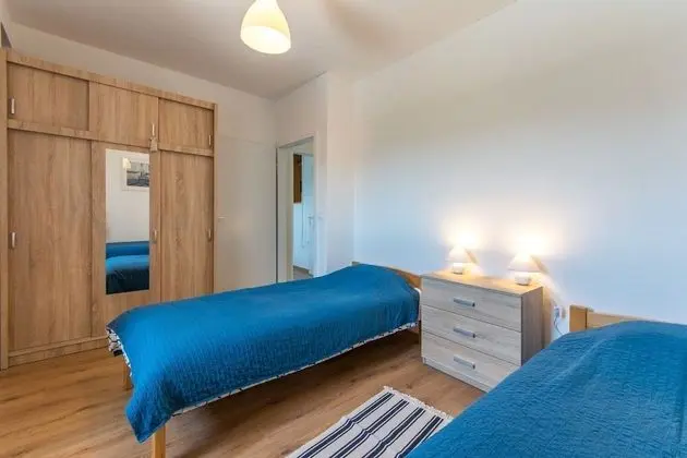 Ev (Stone - pool house - H(4))