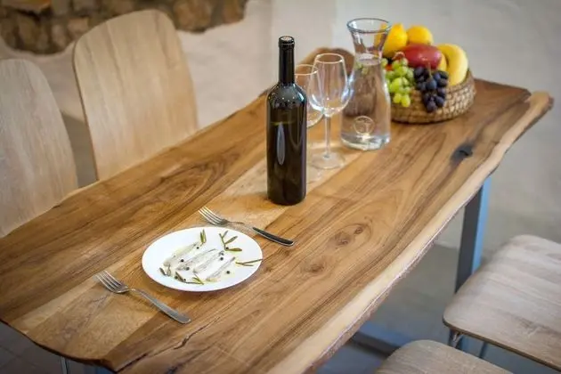 Ev (Stone - pool house - H(4))