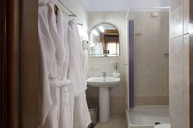 Deluxe Üç Kişilik Oda
