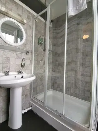 Standard Süit, Banyolu/Duşlu