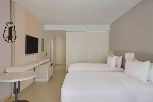 Oda, 2 Tek Kişilik Yatak, Balkon, Havuz Manzaralı