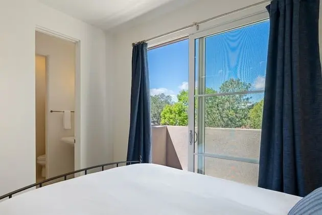 Ev (Stone's Throw - Unbeatable Location, )