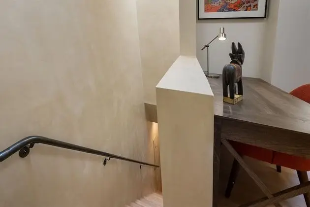 Ev (Stone's Throw - Unbeatable Location, )