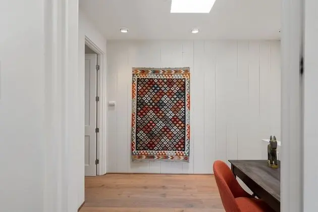 Ev (Stone's Throw - Unbeatable Location, )